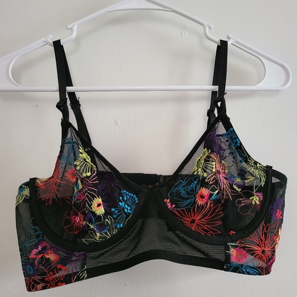 Premiere Black Embroidered Multicolor Floral Lingerie Set. Size S - Picture 2 of 7
